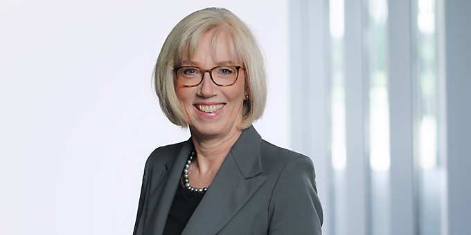 A portrait image of Elke Reichart